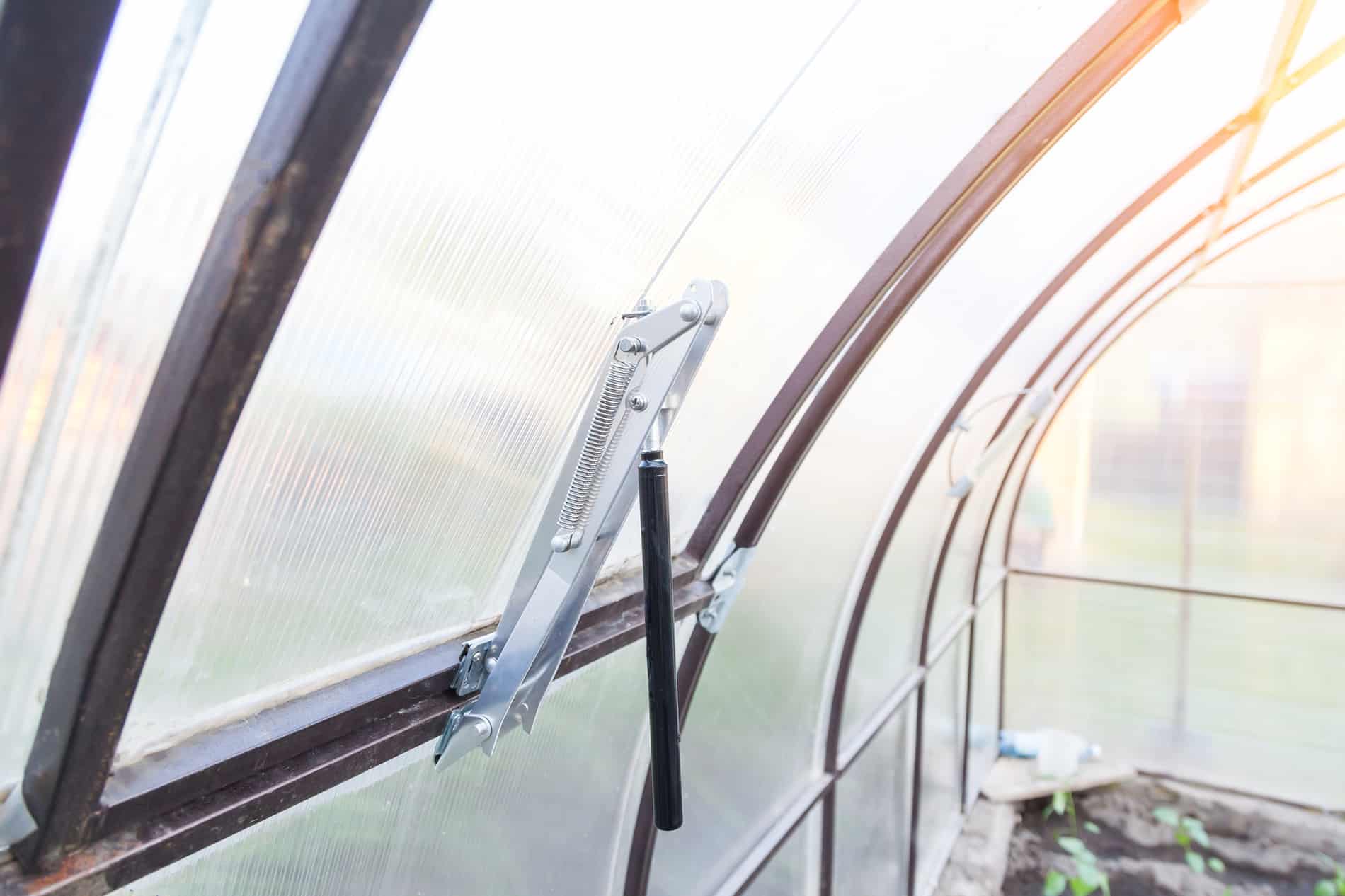 Automatischer Fensteröffner fürs Gewächshaus im Test
