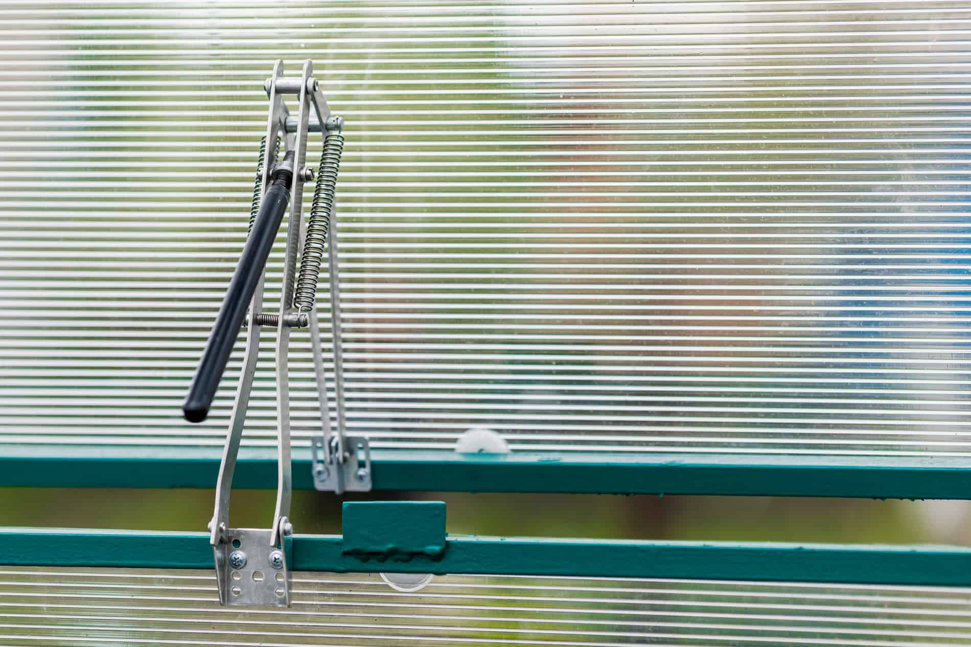 Automatischer Fensteröffner fürs Gewächshaus im Test